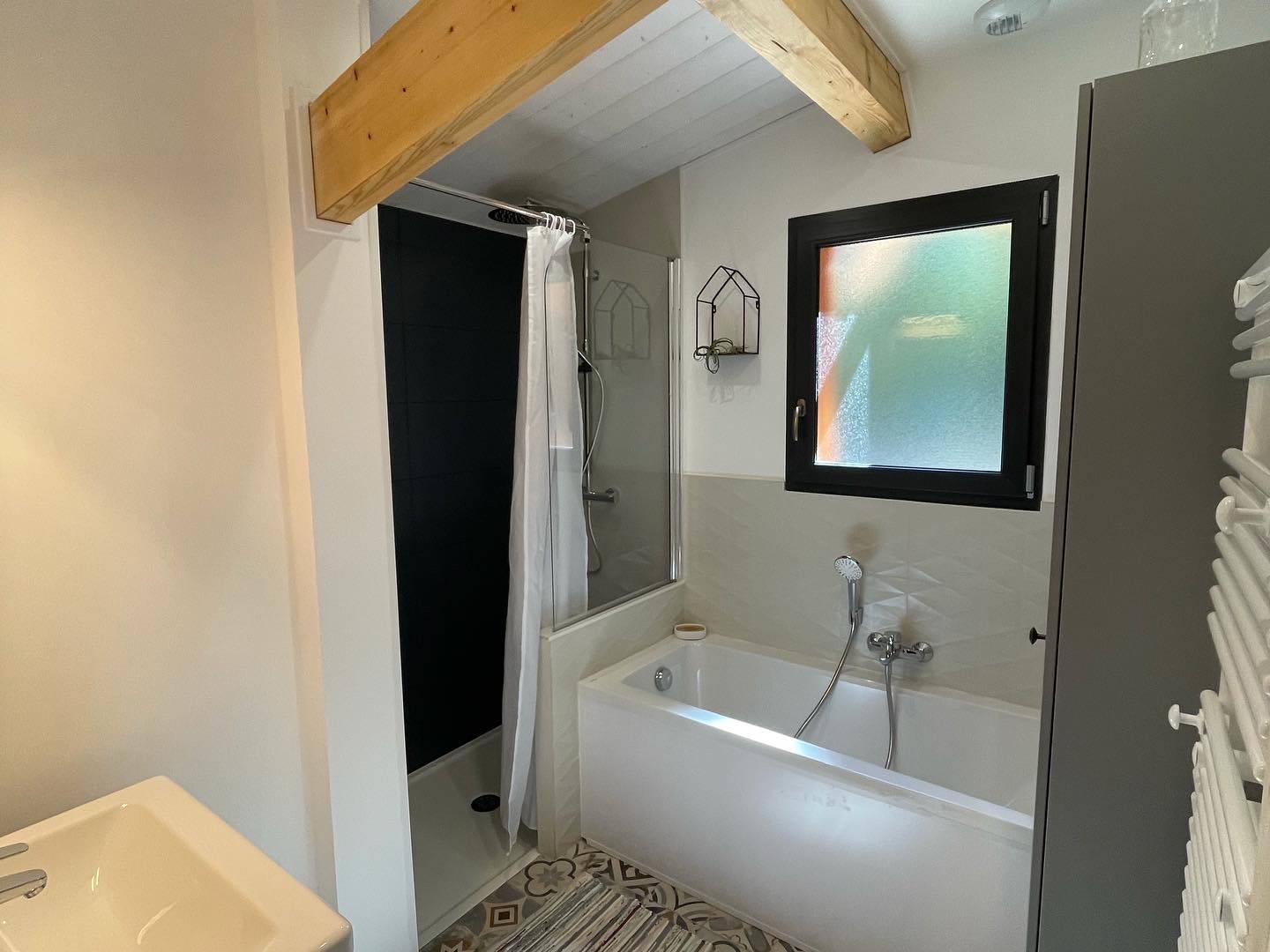 Deuxième salle de bain équipée – location maison vacances Soulac