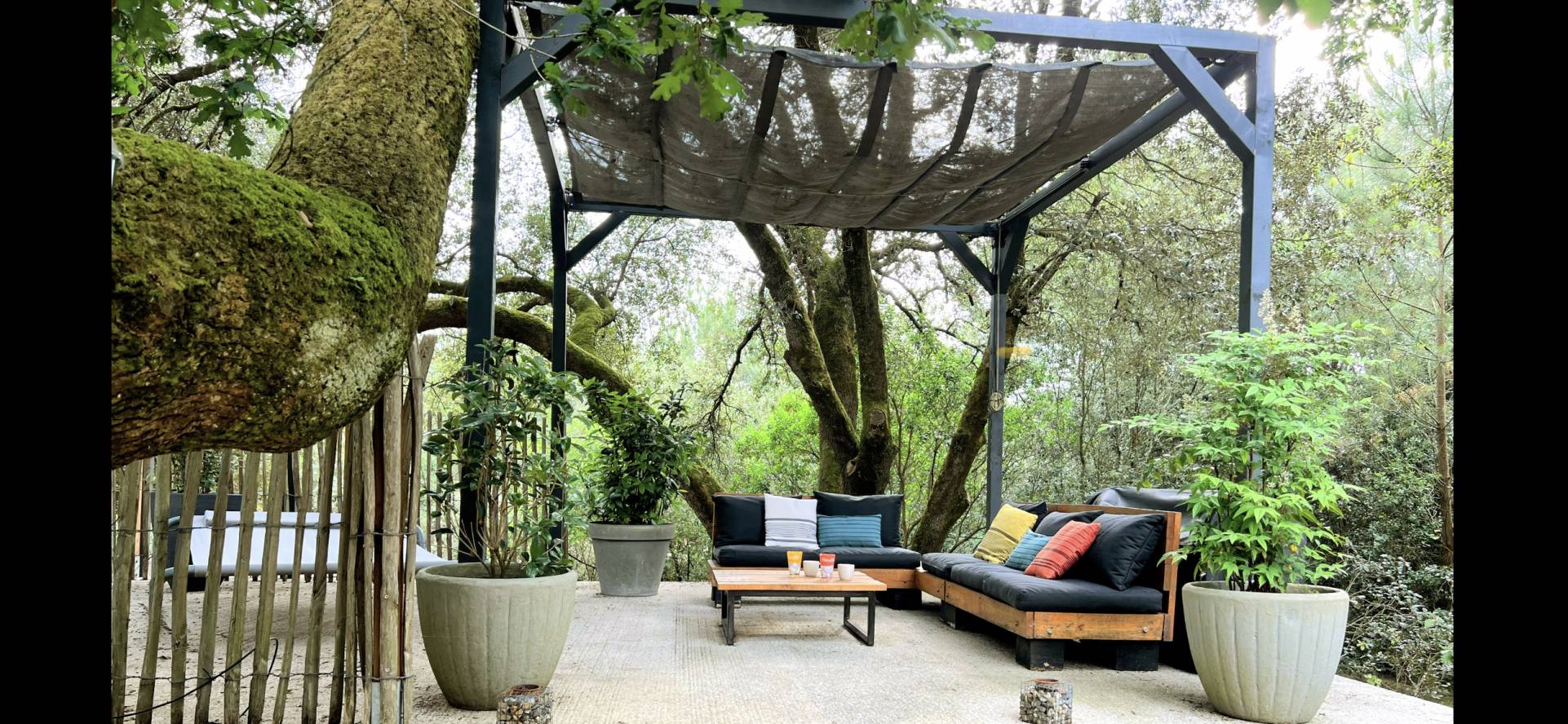 Terrasse extérieure avec mobilier de jardin – Villa Les Odonates Soulac