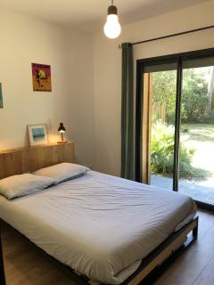 Deuxième chambre avec lit double – location Villa Soulac proche plage
