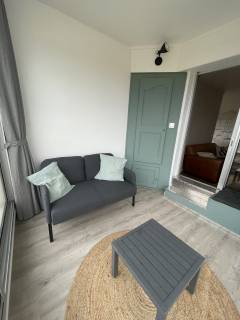 Appartement Dunes à Soulac-sur-Mer, situé à deux pas de la plage et du centre-ville animé.