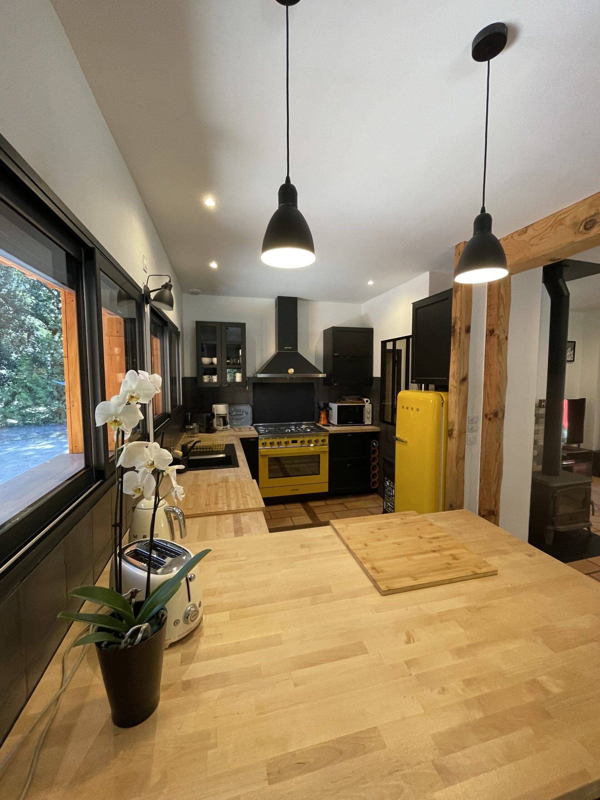 Cuisine équipée moderne – location Villa Les Odonates Soulac-sur-Mer